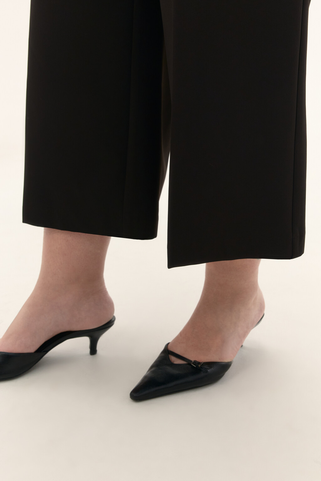 Брюки-кюлоты костюмные с ремнем - цвет черный - 12