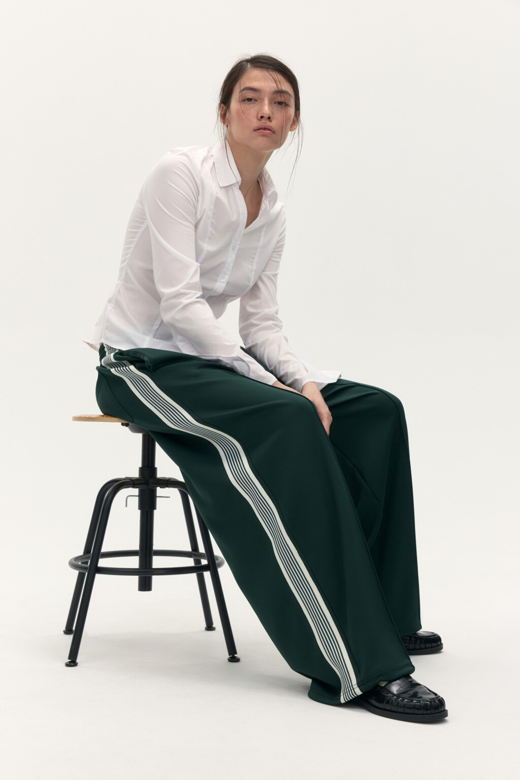 Брюки широкие с лампасами - цвет зеленый - 1