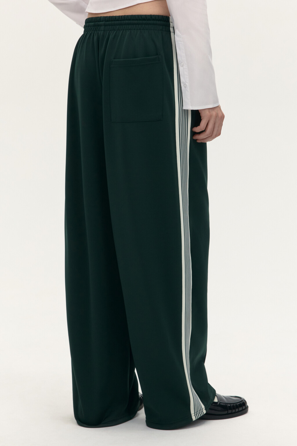 Брюки широкие с лампасами - цвет зеленый - 3