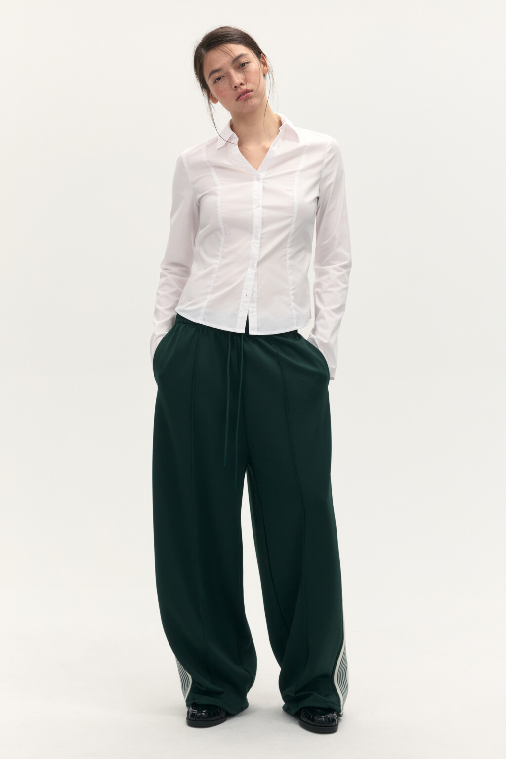 Брюки широкие с лампасами - цвет зеленый - 4