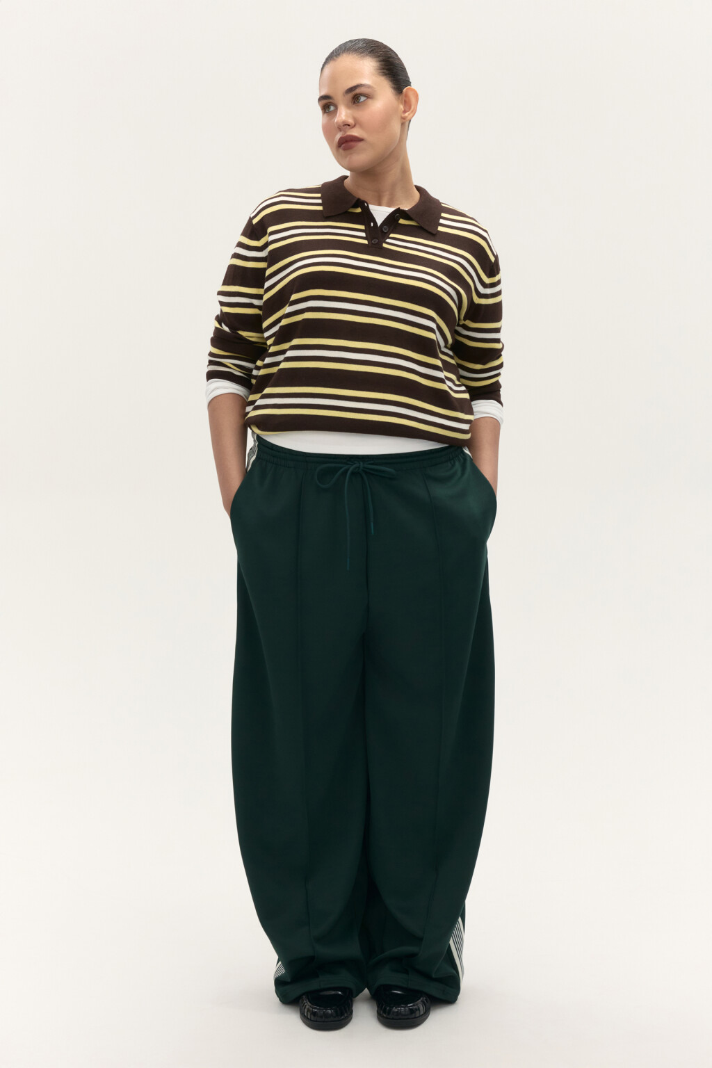 Брюки широкие с лампасами - цвет зеленый - 1