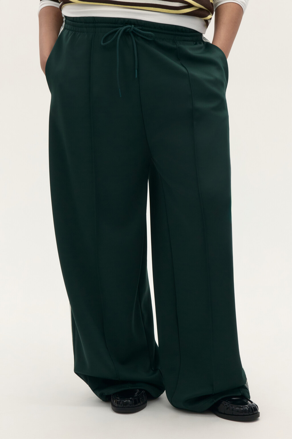Брюки широкие с лампасами - цвет зеленый - 3