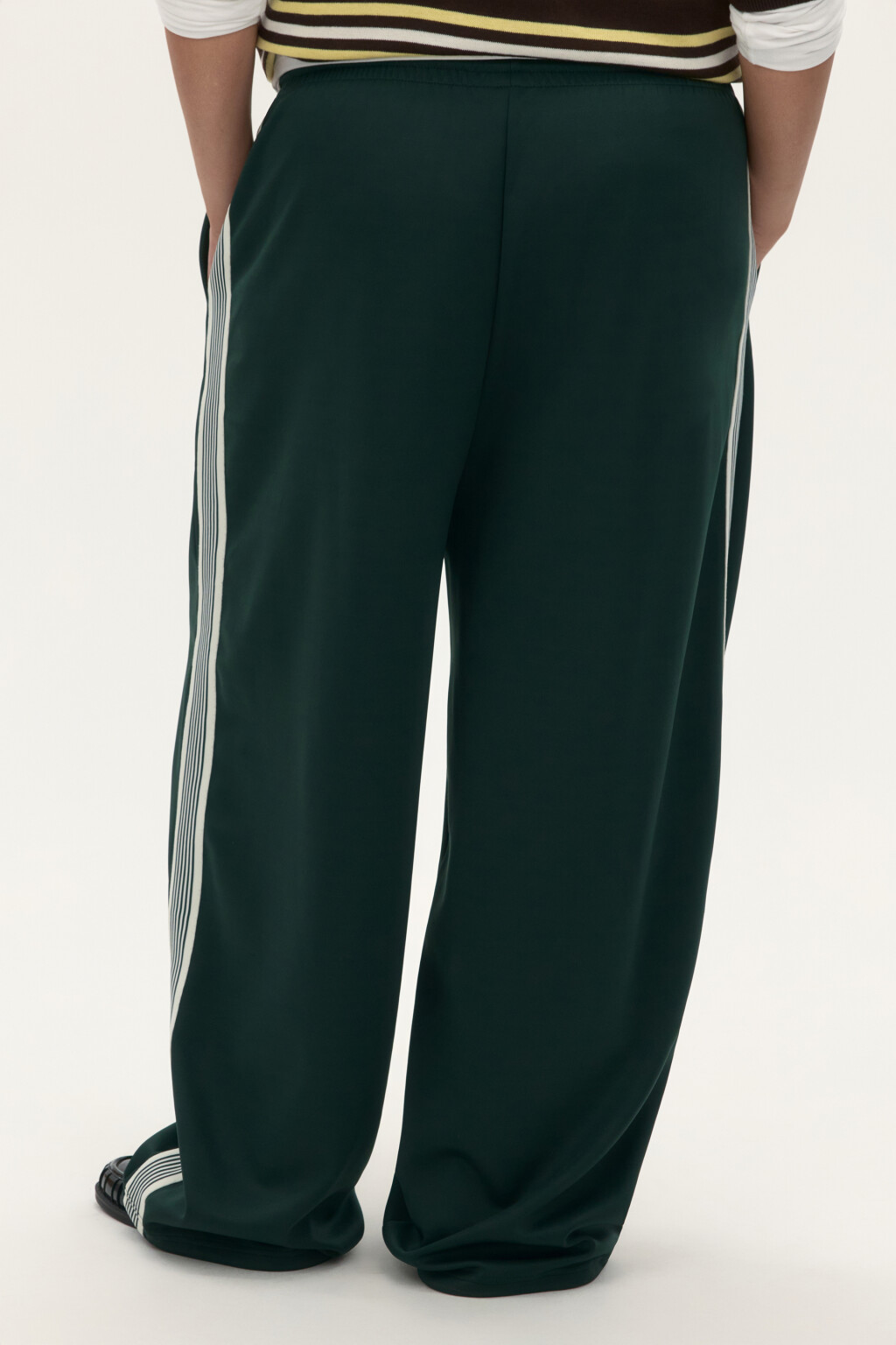Брюки широкие с лампасами - цвет зеленый - 4