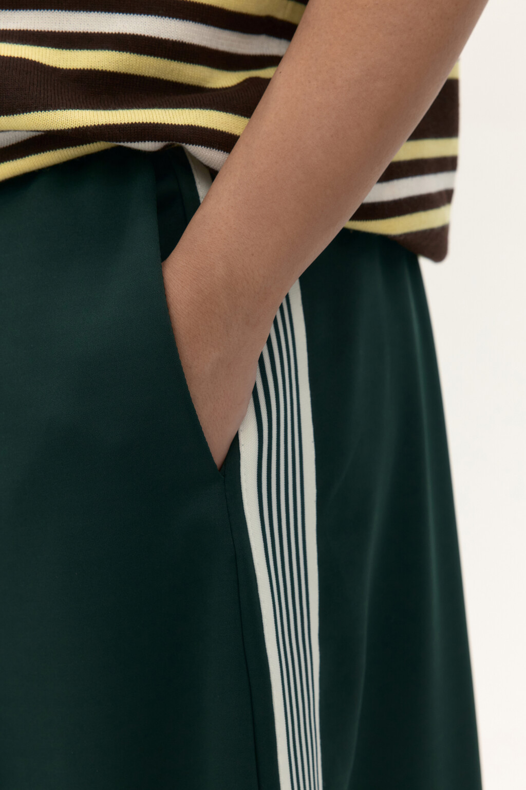 Брюки широкие с лампасами - цвет зеленый - 7