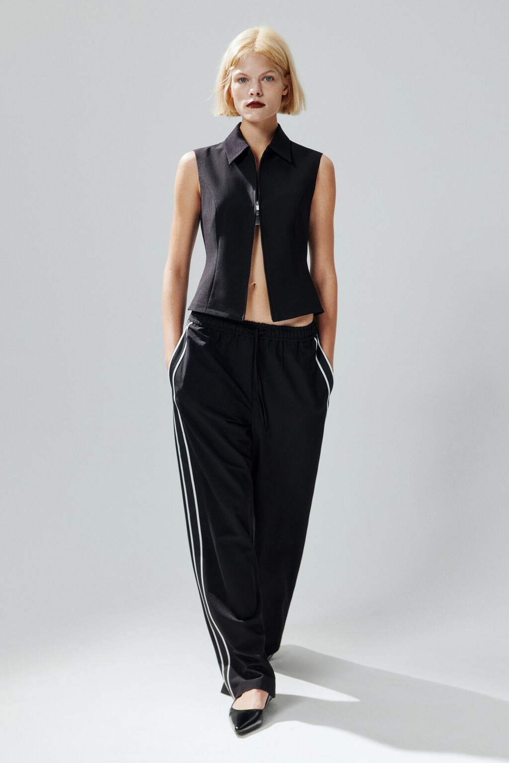 Брюки широкие с лампасами - цвет черный - 1