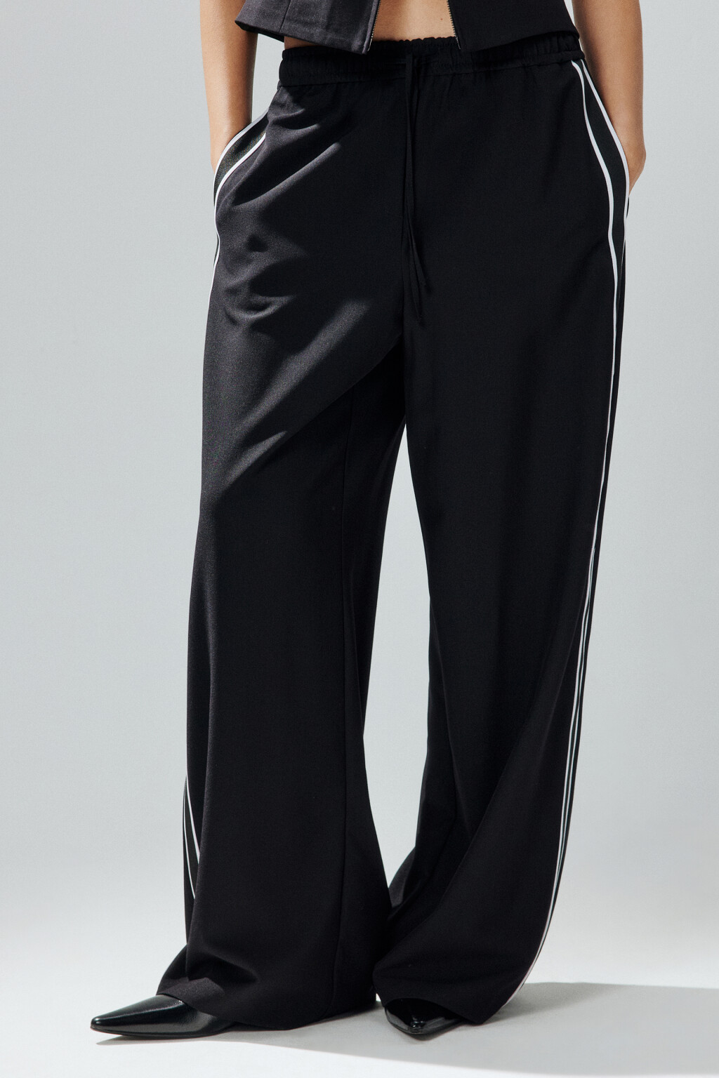Брюки широкие с лампасами - цвет черный - 3