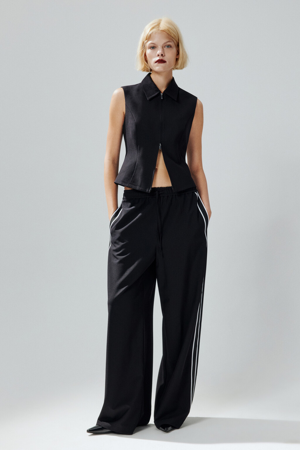 Брюки широкие с лампасами - цвет черный - 5