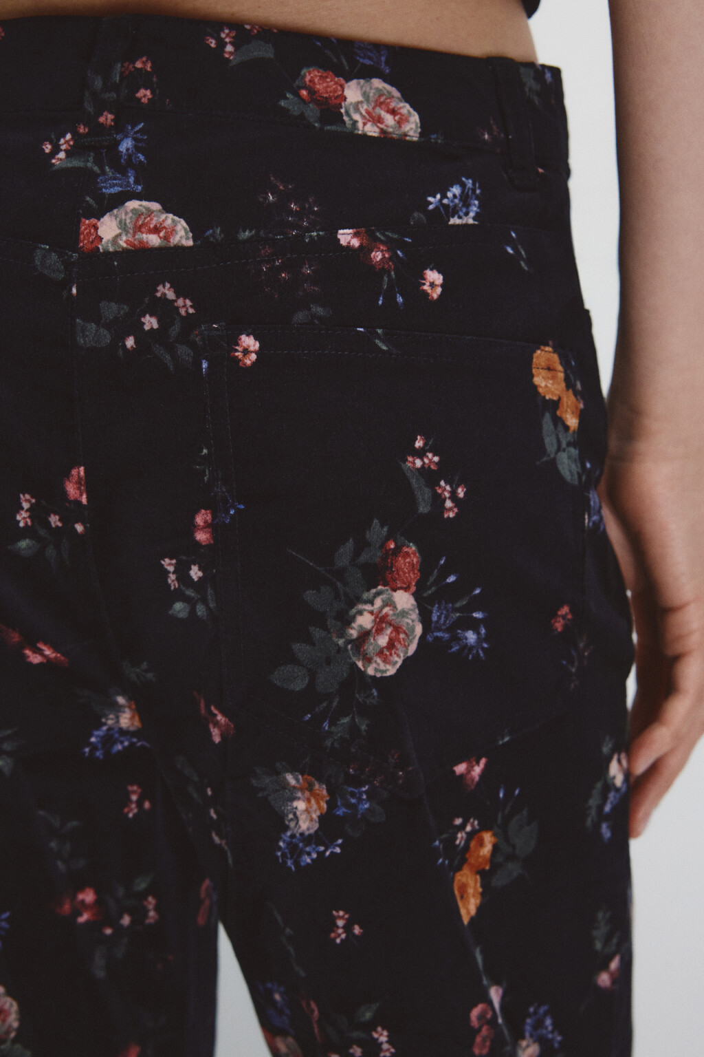 Брюки бархатные с цветочным принтом - цвет мультиколор - 7