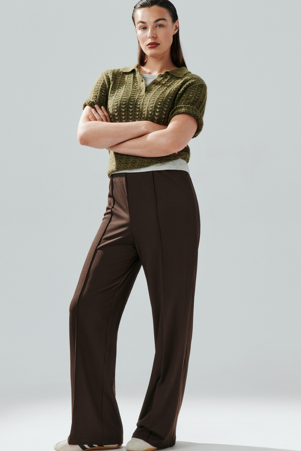 Брюки костюмные со стрелками - цвет коричневый - 1