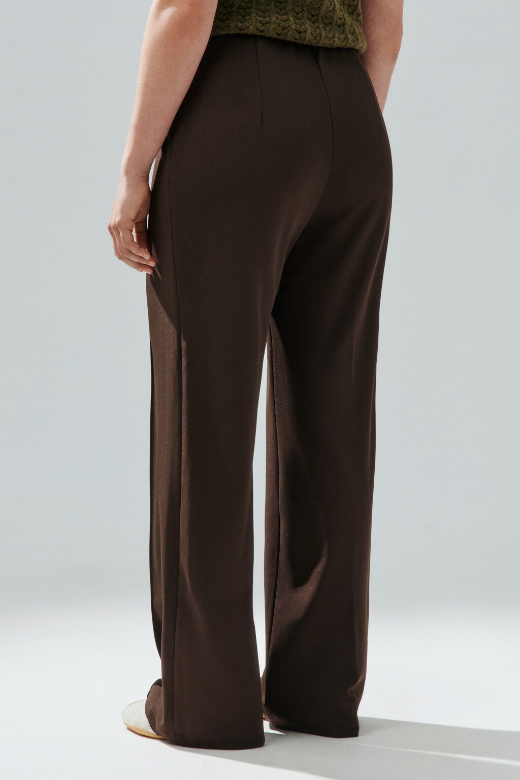 Брюки костюмные со стрелками - цвет коричневый - 3