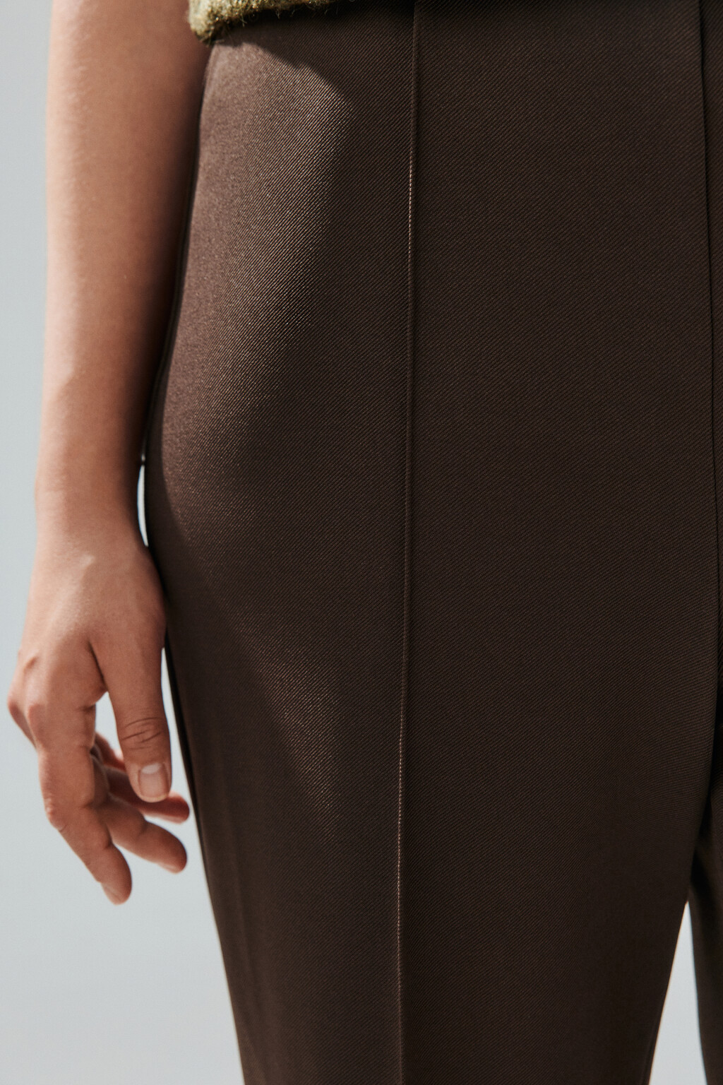 Брюки костюмные со стрелками - цвет коричневый - 5