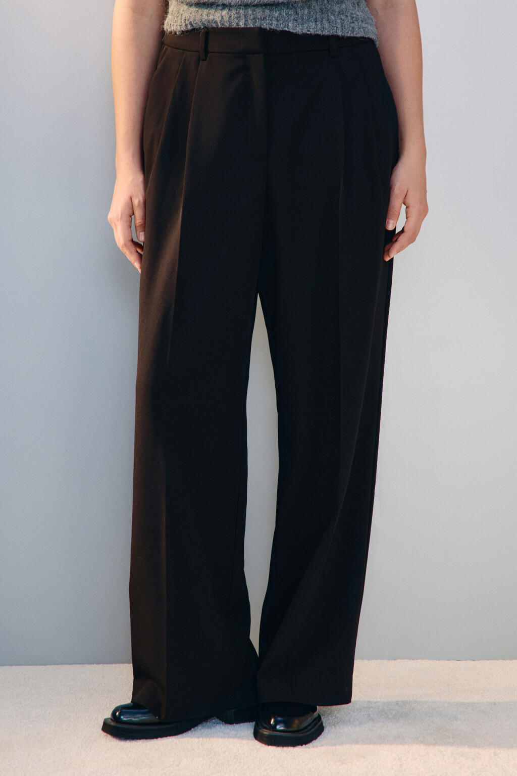 Брюки костюмные с высокой посадкой - цвет черный - 2