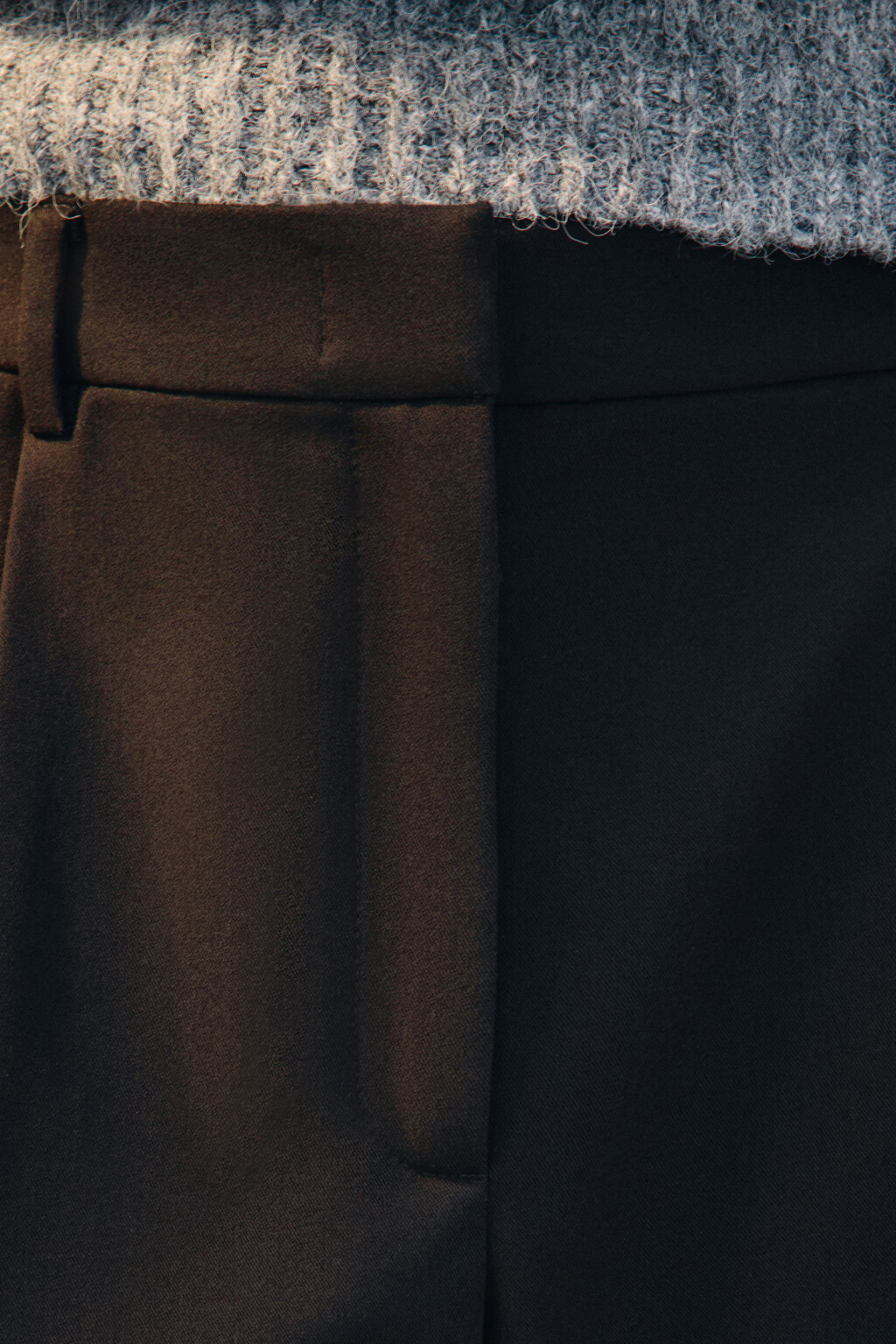 Брюки костюмные с высокой посадкой - цвет черный - 5