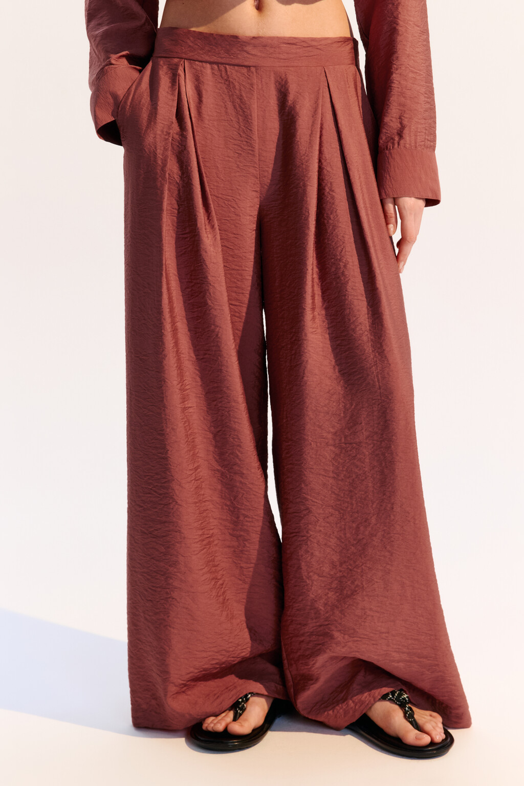 Брюки широкие из вискозной ткани - цвет красный - 2
