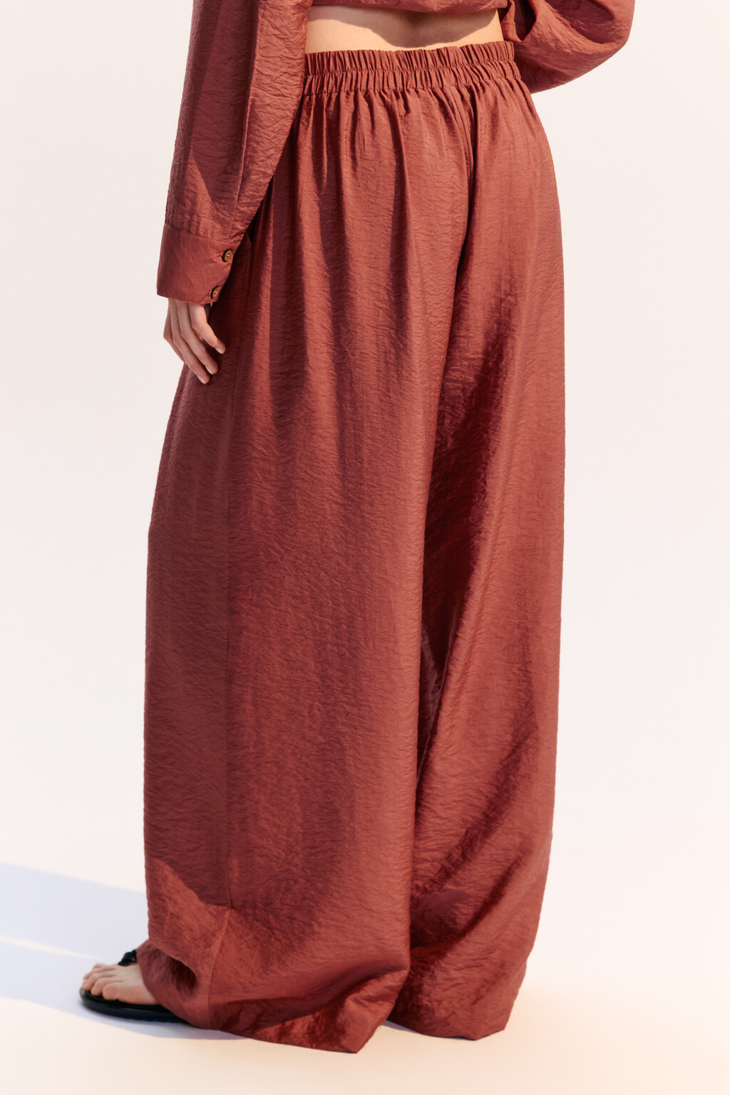 Брюки широкие из вискозной ткани - цвет красный - 3