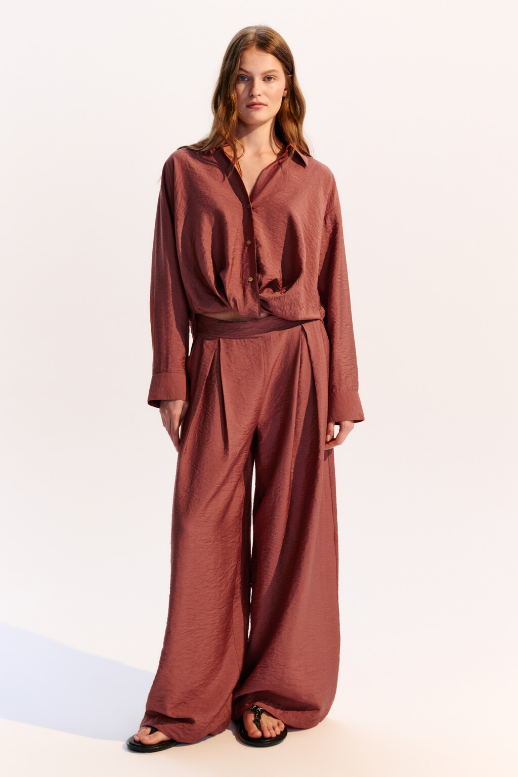 Брюки широкие из вискозной ткани - цвет красный - 4