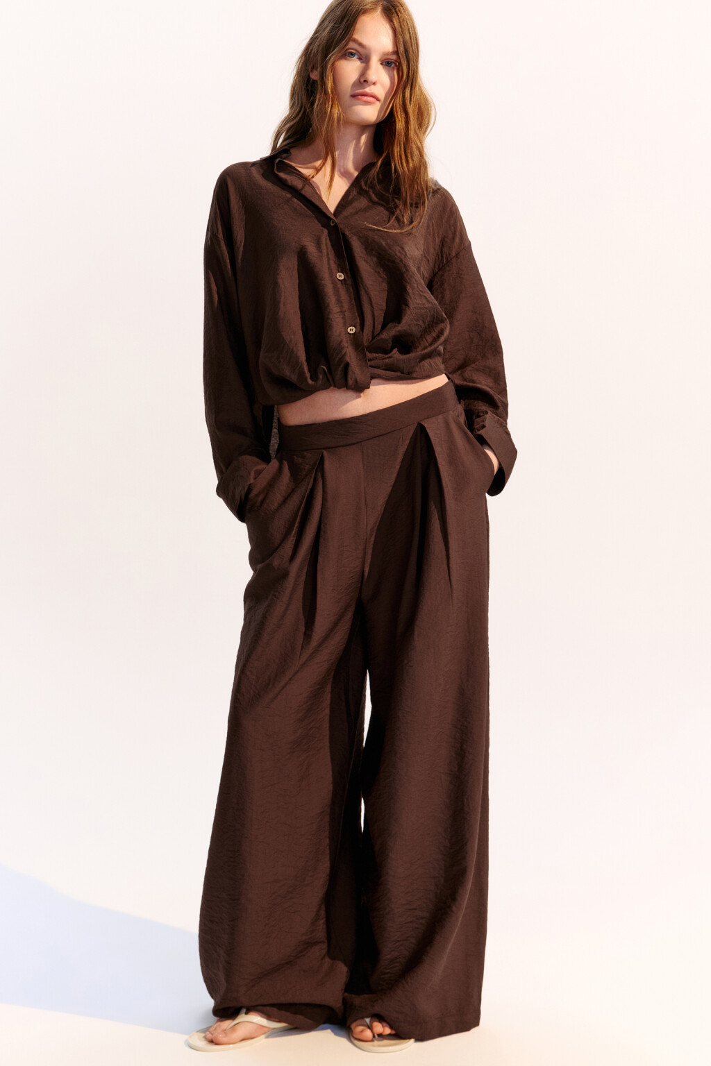 Брюки широкие из вискозной ткани - цвет коричневый - 1