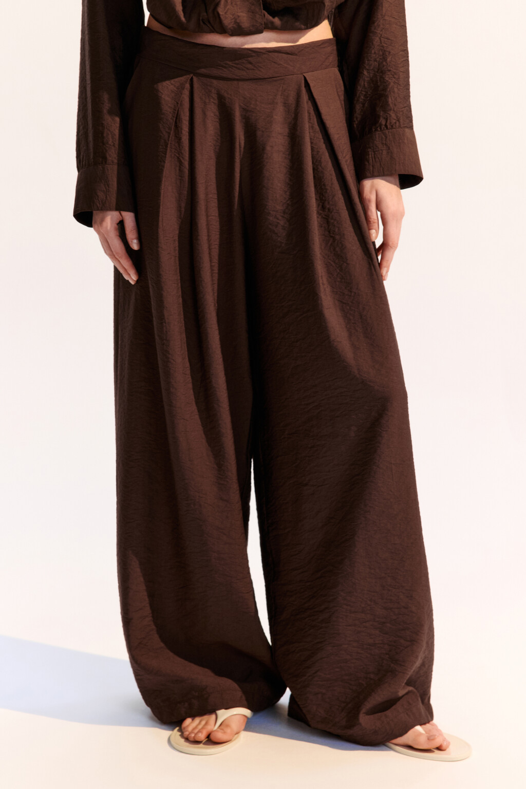Брюки широкие из вискозной ткани - цвет коричневый - 2
