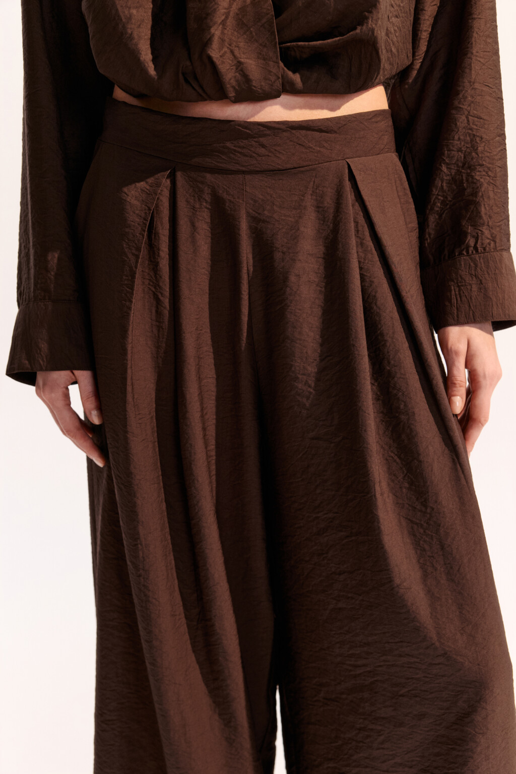 Брюки широкие из вискозной ткани - цвет коричневый - 5