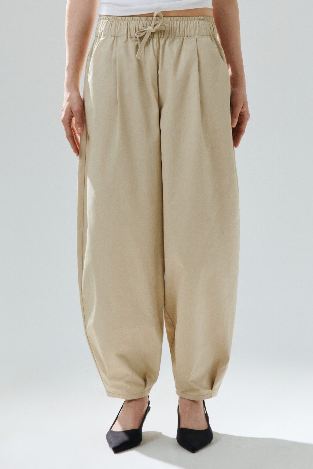 Брюки barrel fit из хлопка - цвет молочный - 2