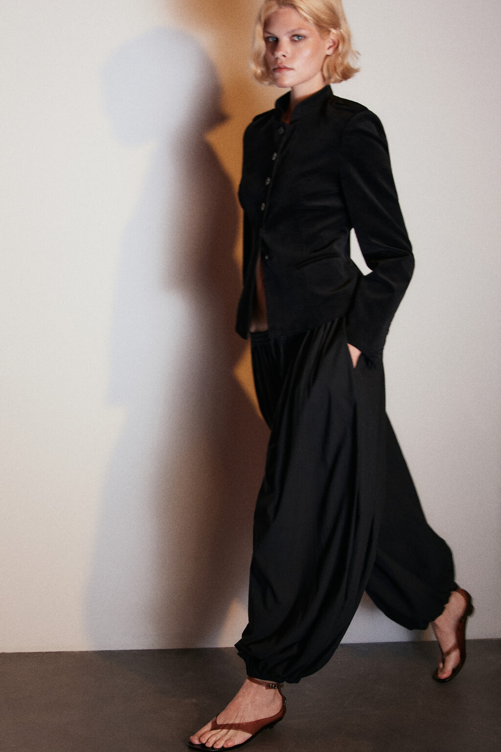 Брюки-аладдины из хлопка - цвет черный - 2