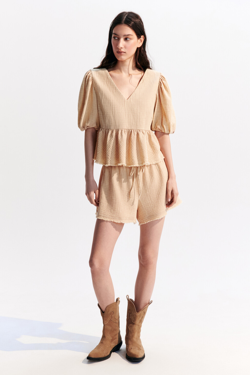 Шорты из муслина с открытыми срезами - цвет бежевый - 4