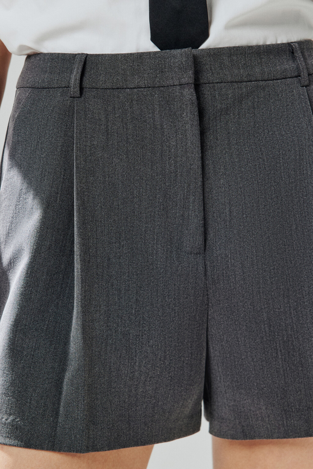 Шорты костюмные со складками - цвет серый - 6