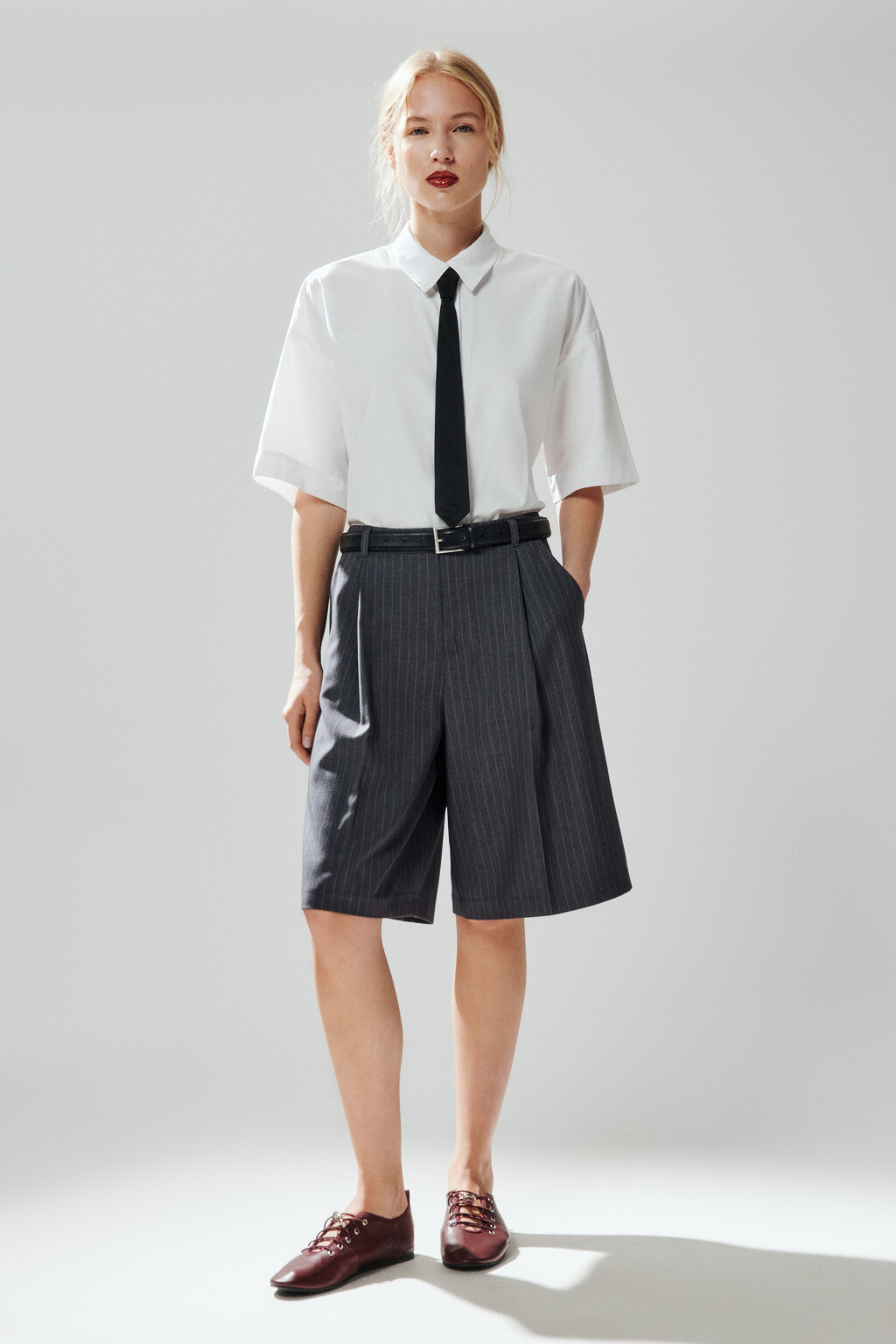 Шорты-бермуды костюмные в полоску - цвет серый - 5