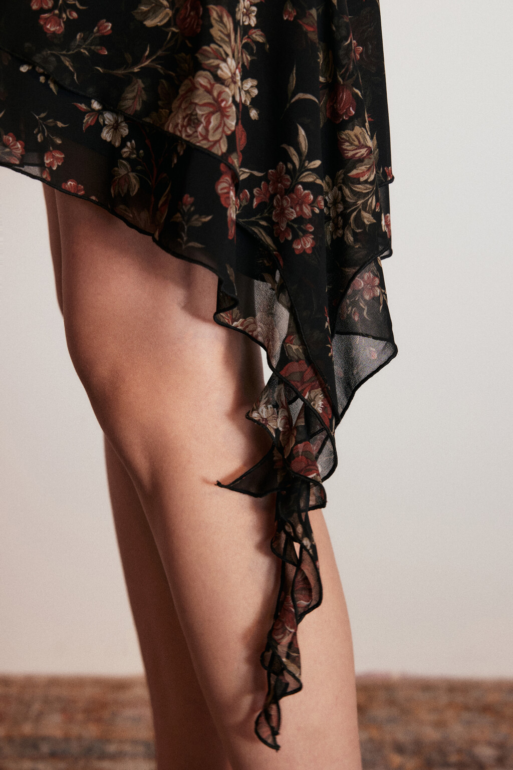 Юбка мини асимметричная с принтом - цвет черный - 7