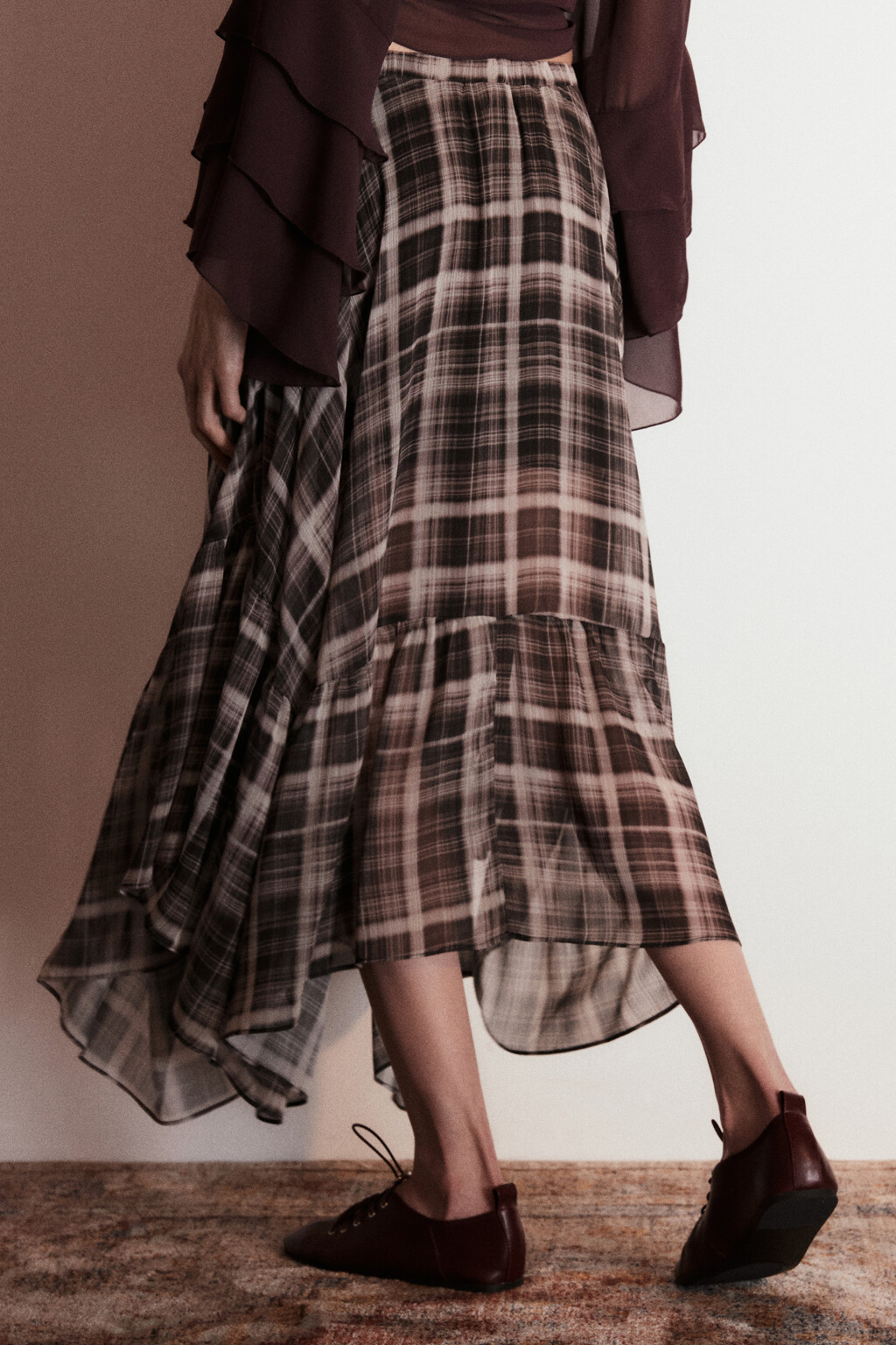 Юбка миди асимметричная в клетку - цвет коричневый - 4