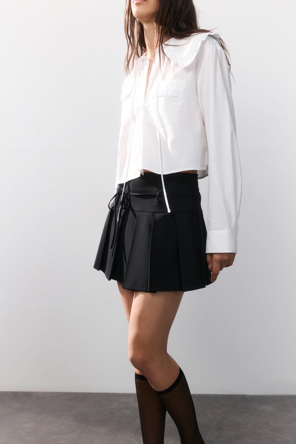 Юбка-шорты в складку с пояском - цвет черный - 1
