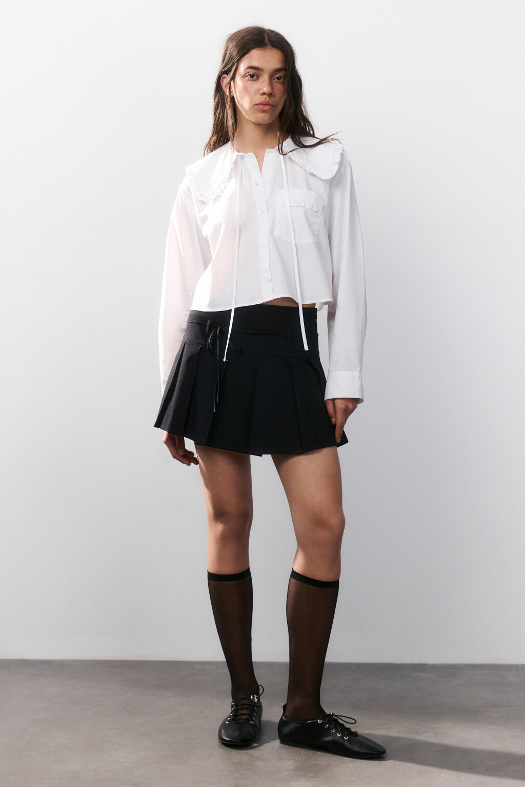 Юбка-шорты в складку с пояском - цвет черный - 5