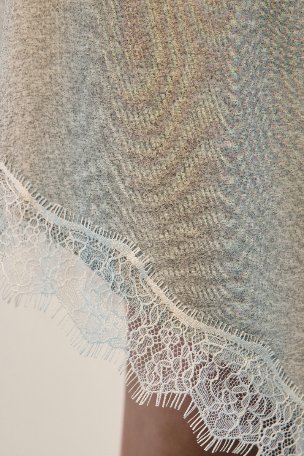 Юбка трикотажная асимметричная с кружевом - цвет серый - 6