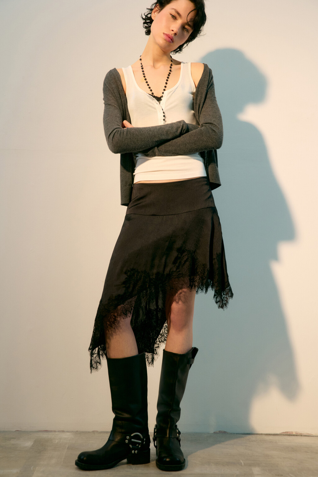 Юбка асимметричная с кружевом - цвет черный - 1