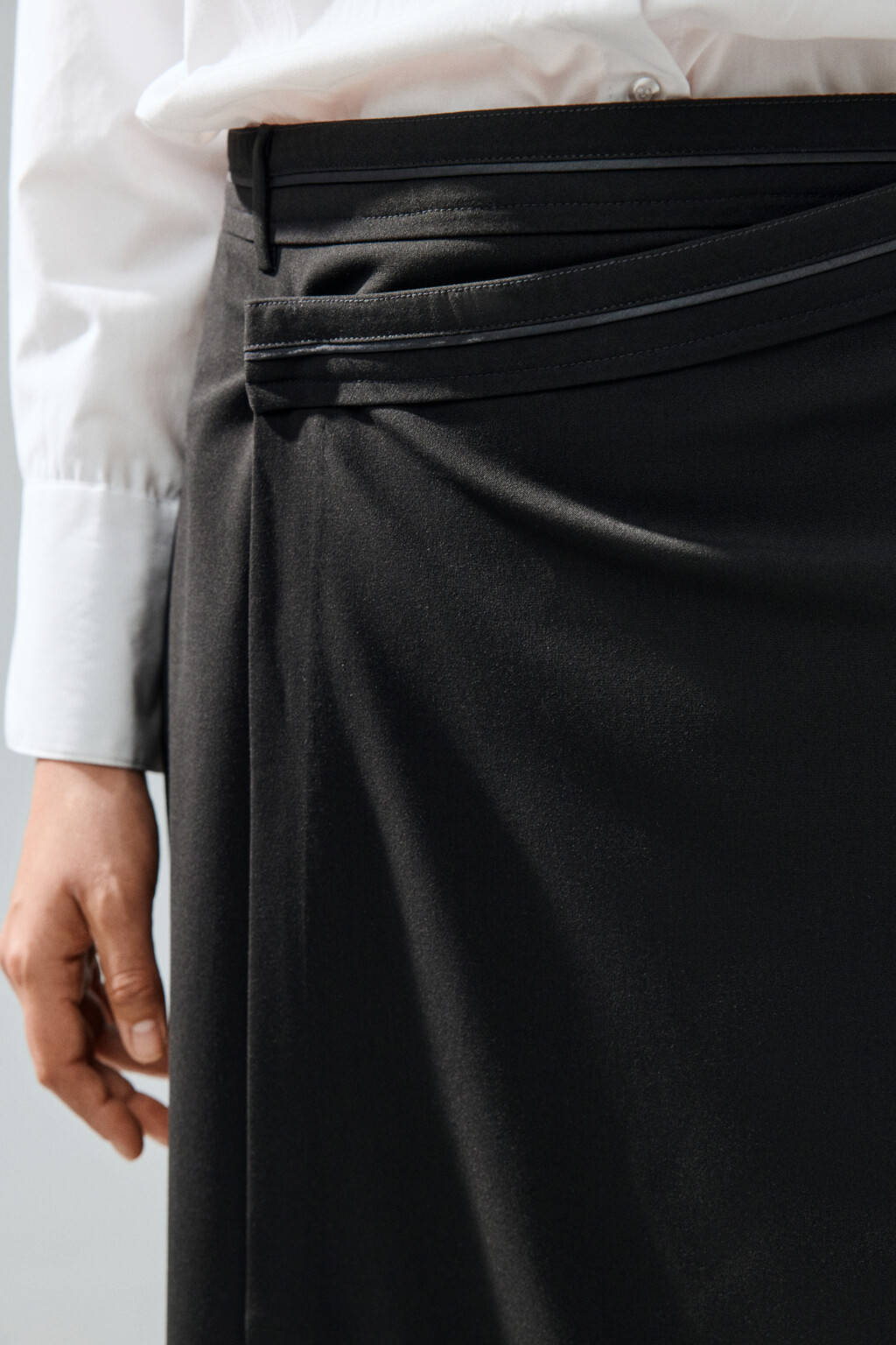 Юбка миди костюмная на запах - цвет черный - 5