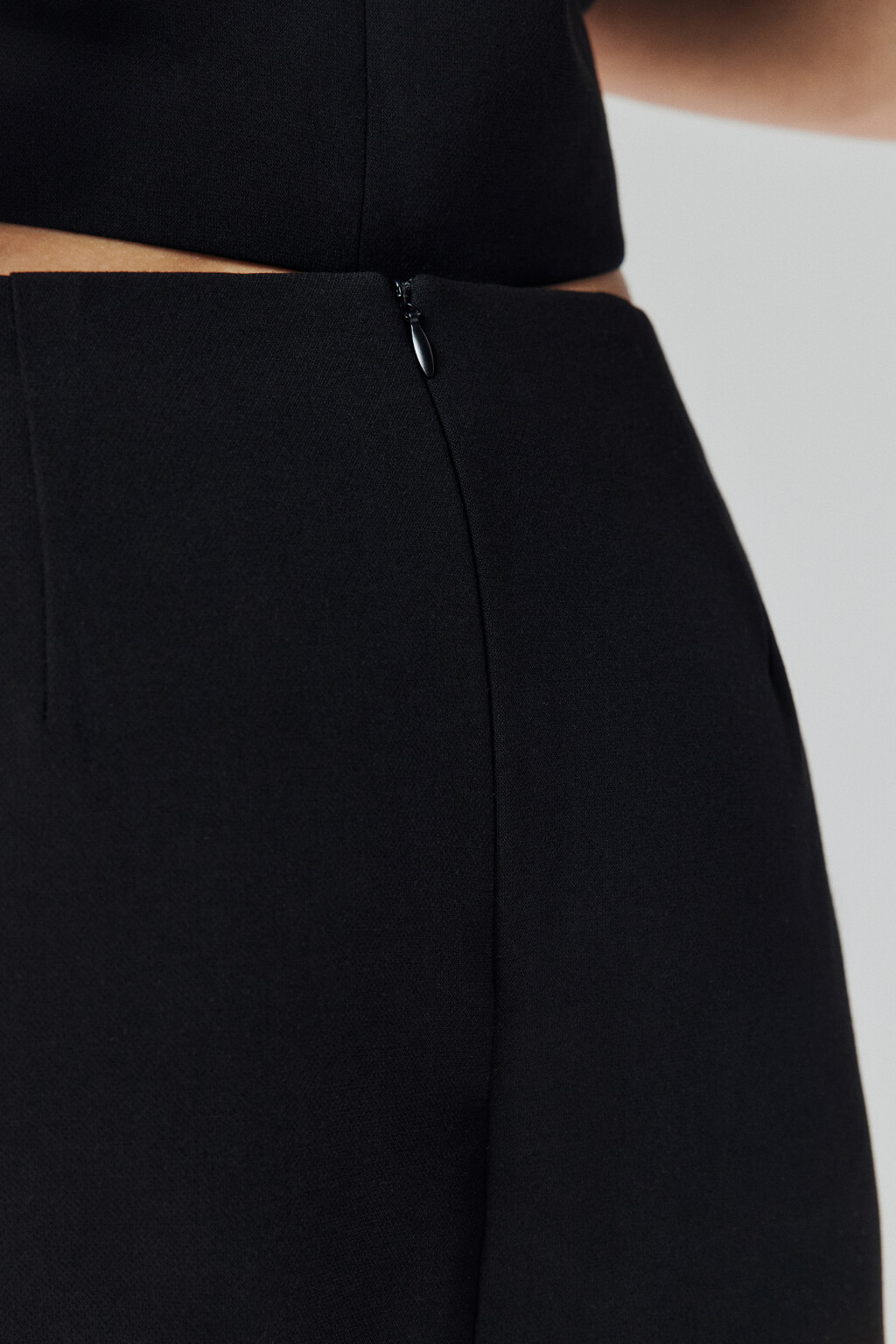 Юбка-шорты мини костюмная - цвет черный - 7