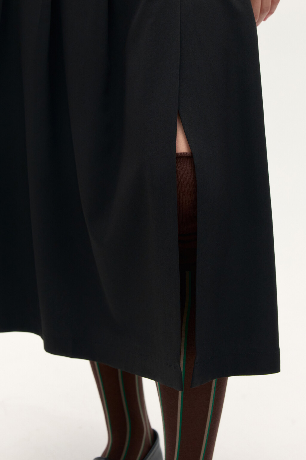 Юбка миди в складку с разрезом - цвет черный - 7