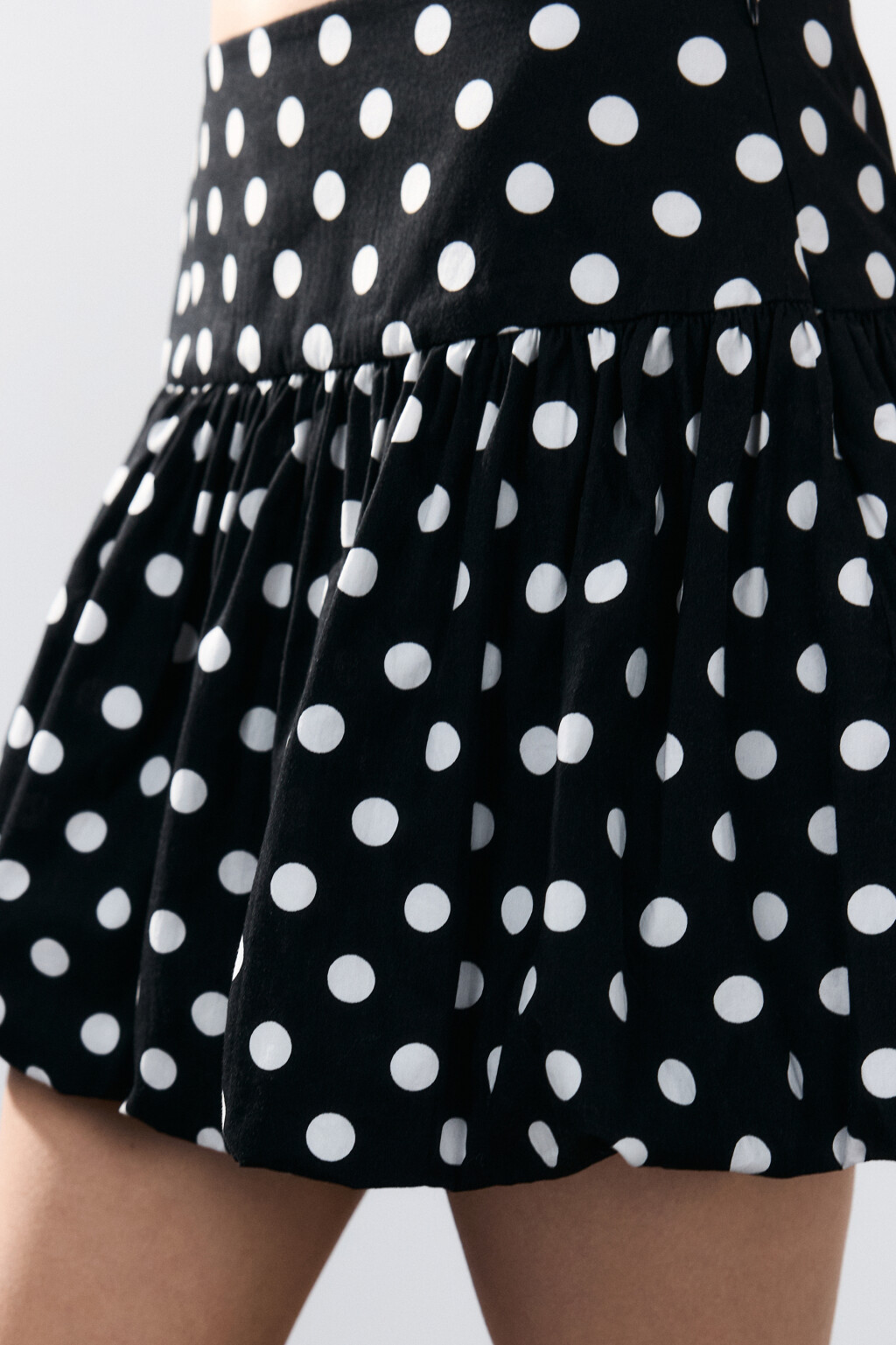 Юбка-шорты пышная в крупный горох - цвет белый - 7