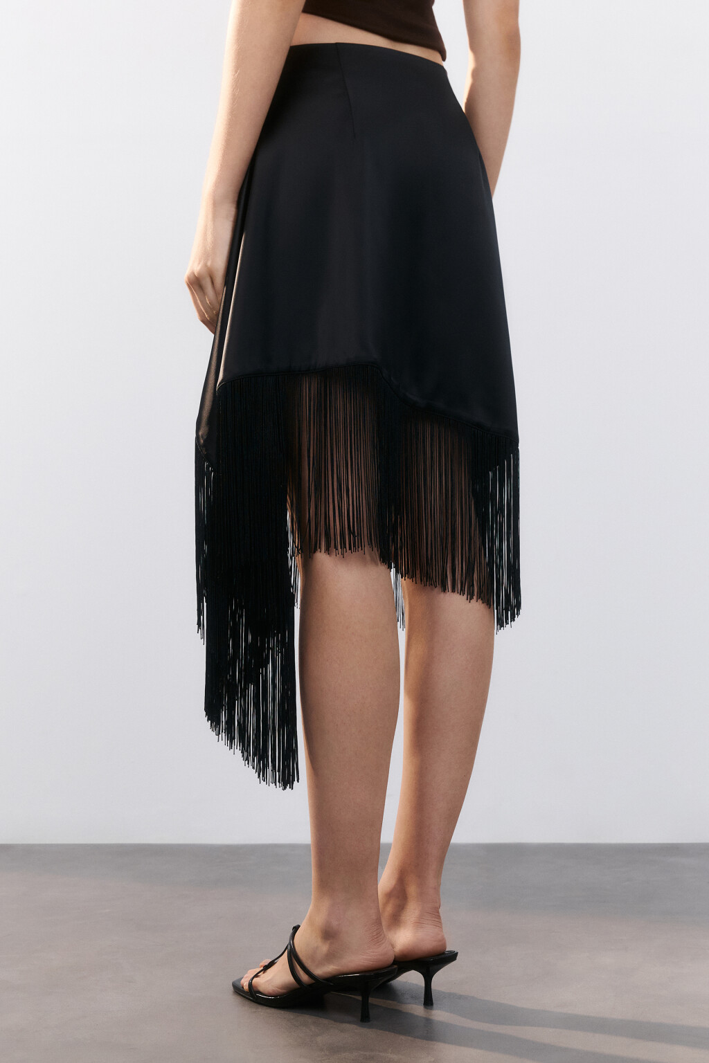 Юбка миди асимметричная с бахромой - цвет черный - 4