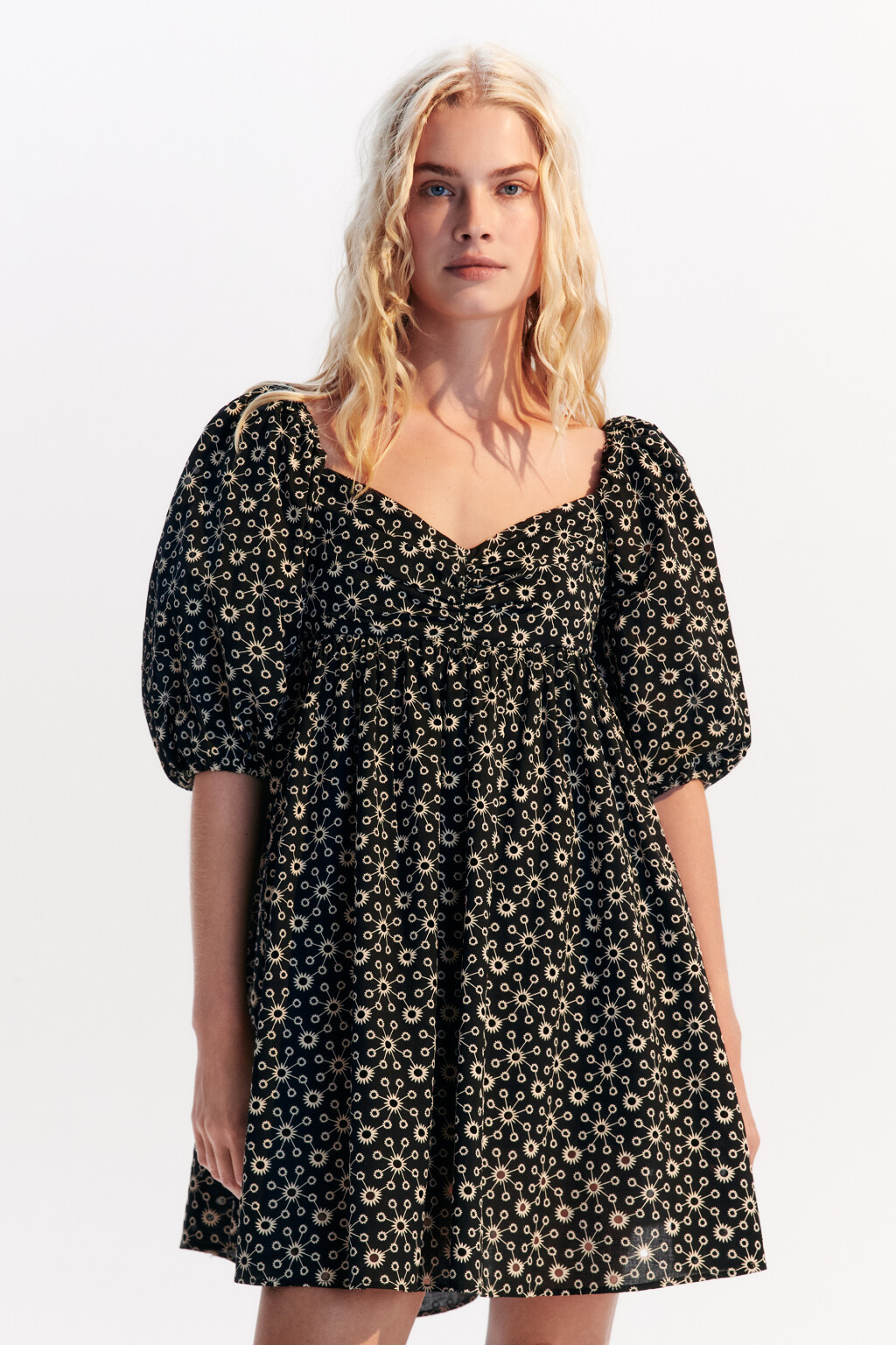 Платье baby-doll ажурное с вышивкой - цвет черный - 2