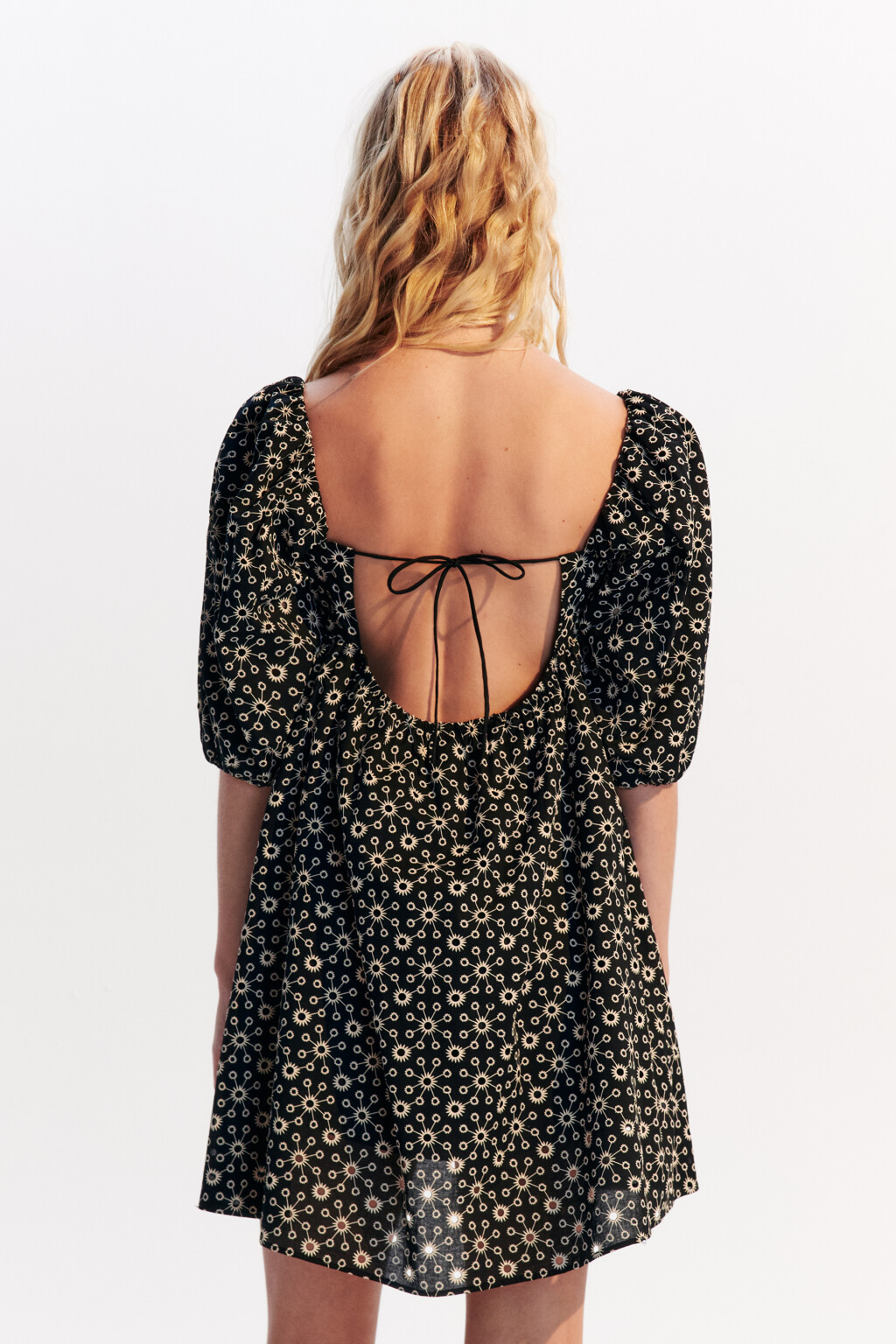 Платье baby-doll ажурное с вышивкой - цвет черный - 3