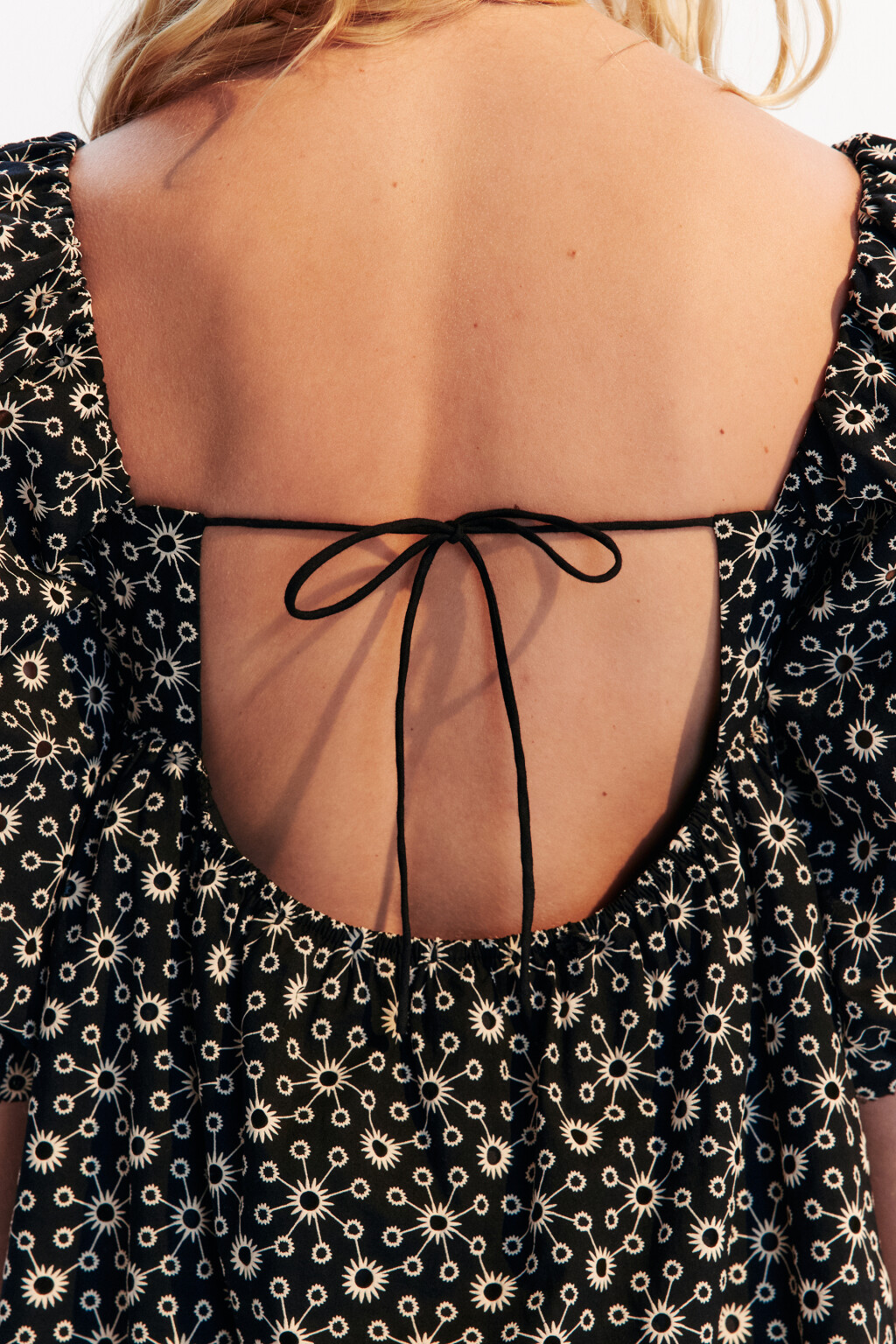 Платье baby-doll ажурное с вышивкой - цвет черный - 6