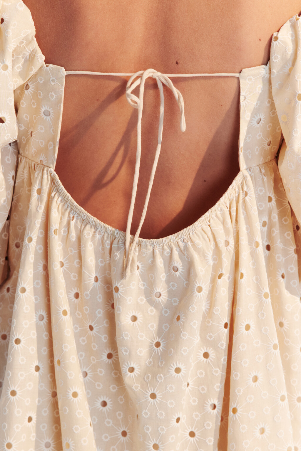 Платье baby-doll ажурное с вышивкой - цвет бежевый - 6