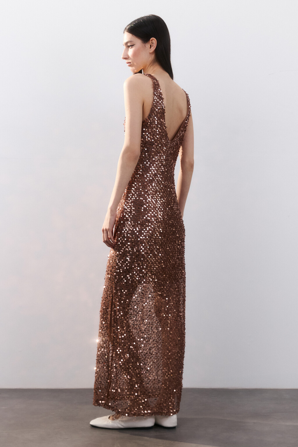 Платье-майка макси с пайетками - цвет бежевый - 4