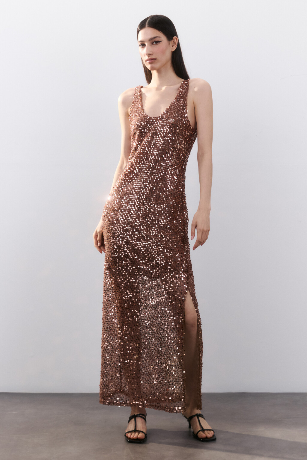 Платье-майка макси с пайетками - цвет бежевый - 5
