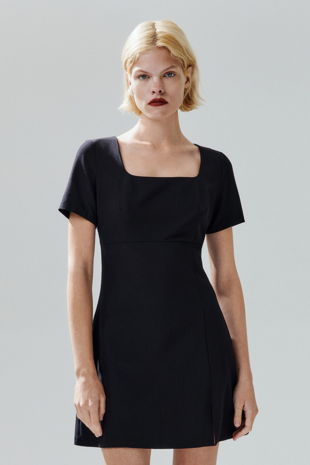 Платье мини с вырезом-каре - цвет черный - 2