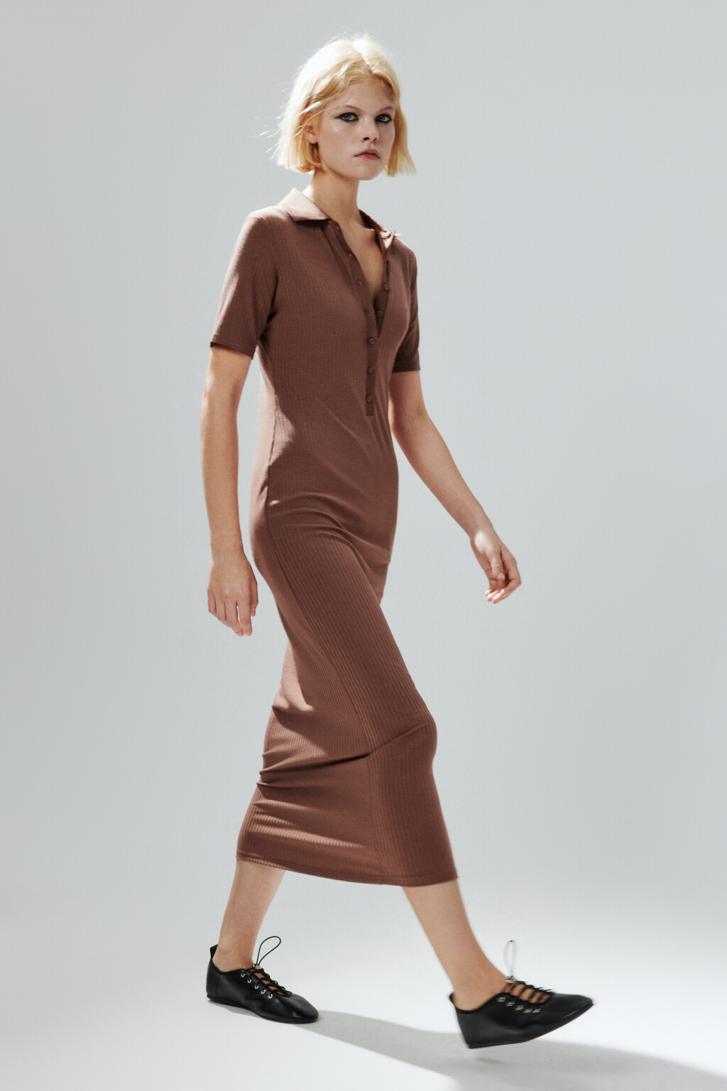 Платье-поло макси в рубчик - цвет коричневый - 1