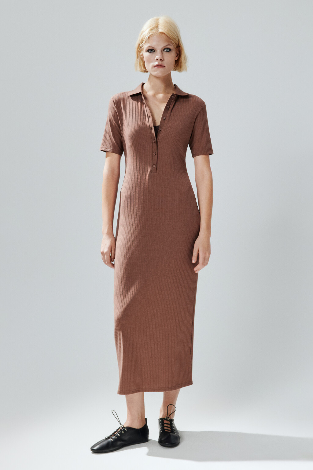 Платье-поло макси в рубчик - цвет коричневый - 2