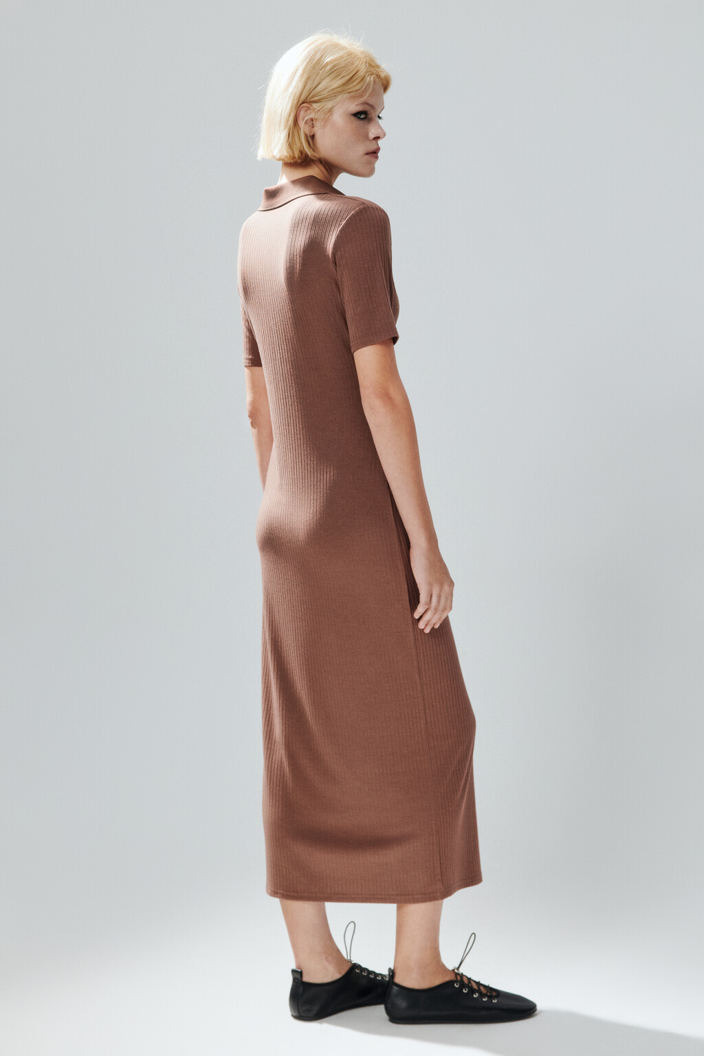 Платье-поло макси в рубчик - цвет коричневый - 3