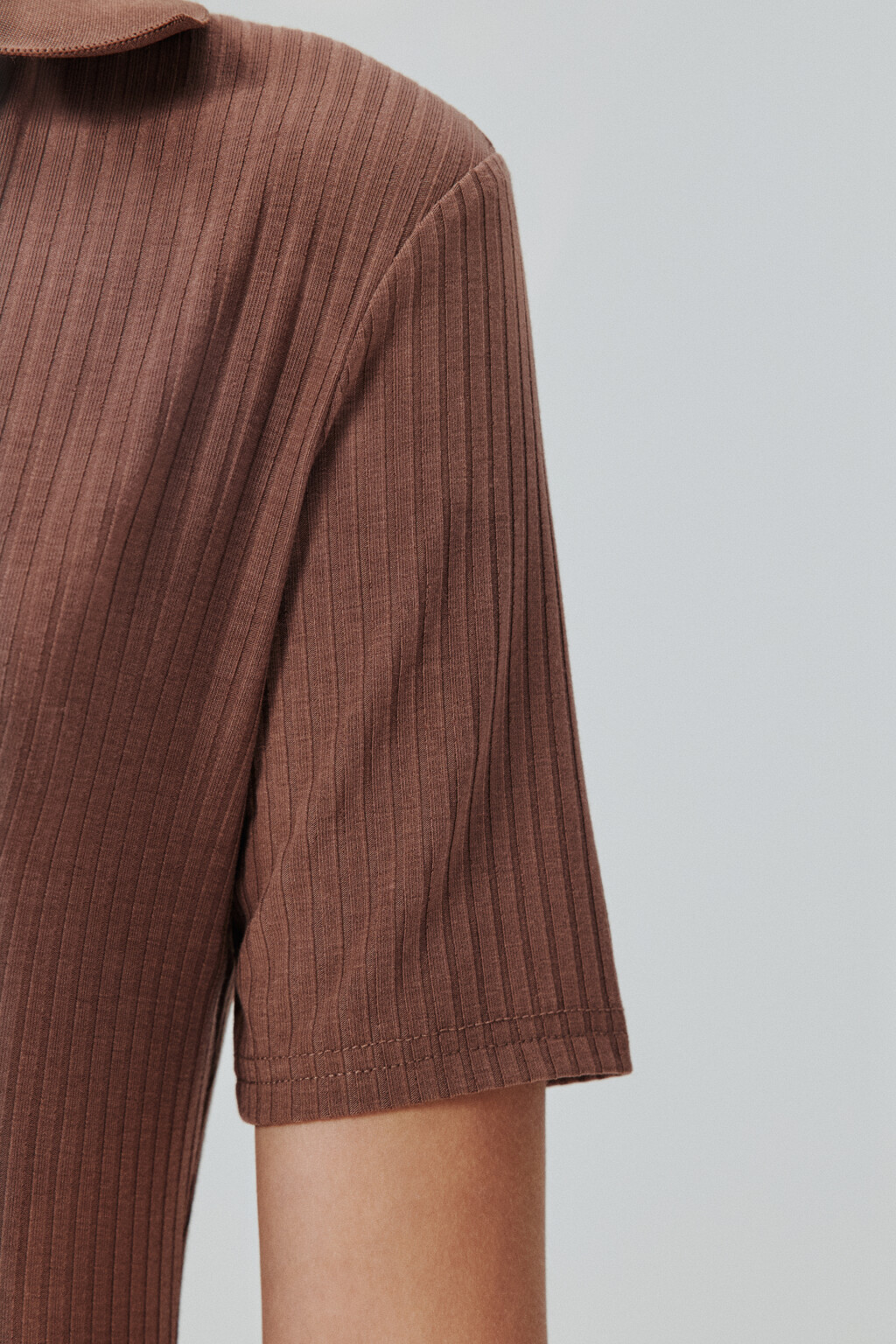Платье-поло макси в рубчик - цвет коричневый - 6
